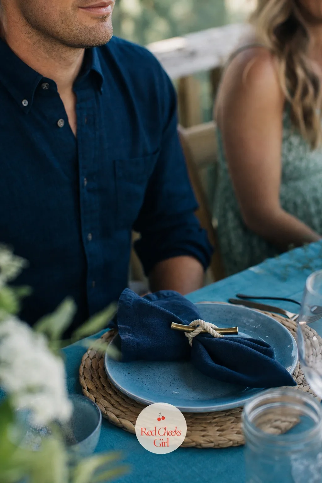 Cleat-Knot Napkin Ties — A plain folded napkin at every place setting does nothing for the theme, and a bow feels like it wandered in from a different party.
