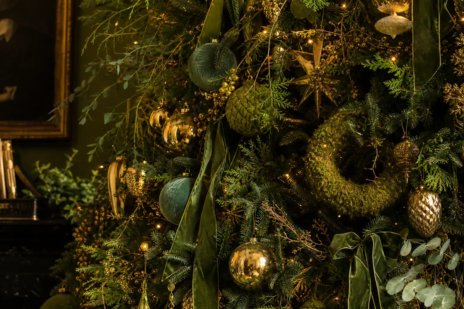 Green and Gold Christmas Trees: 19 Mossy, Gilded Looks Straight Out of an English Manor