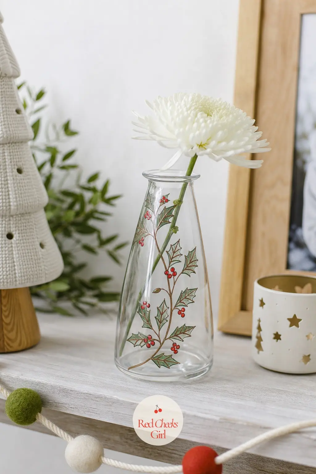 Hand-Painted Bud Vase — That plain glass or ceramic vase sitting unloved in the thrift shop is exactly the right blank canvas. Homemade christmas gift ideas