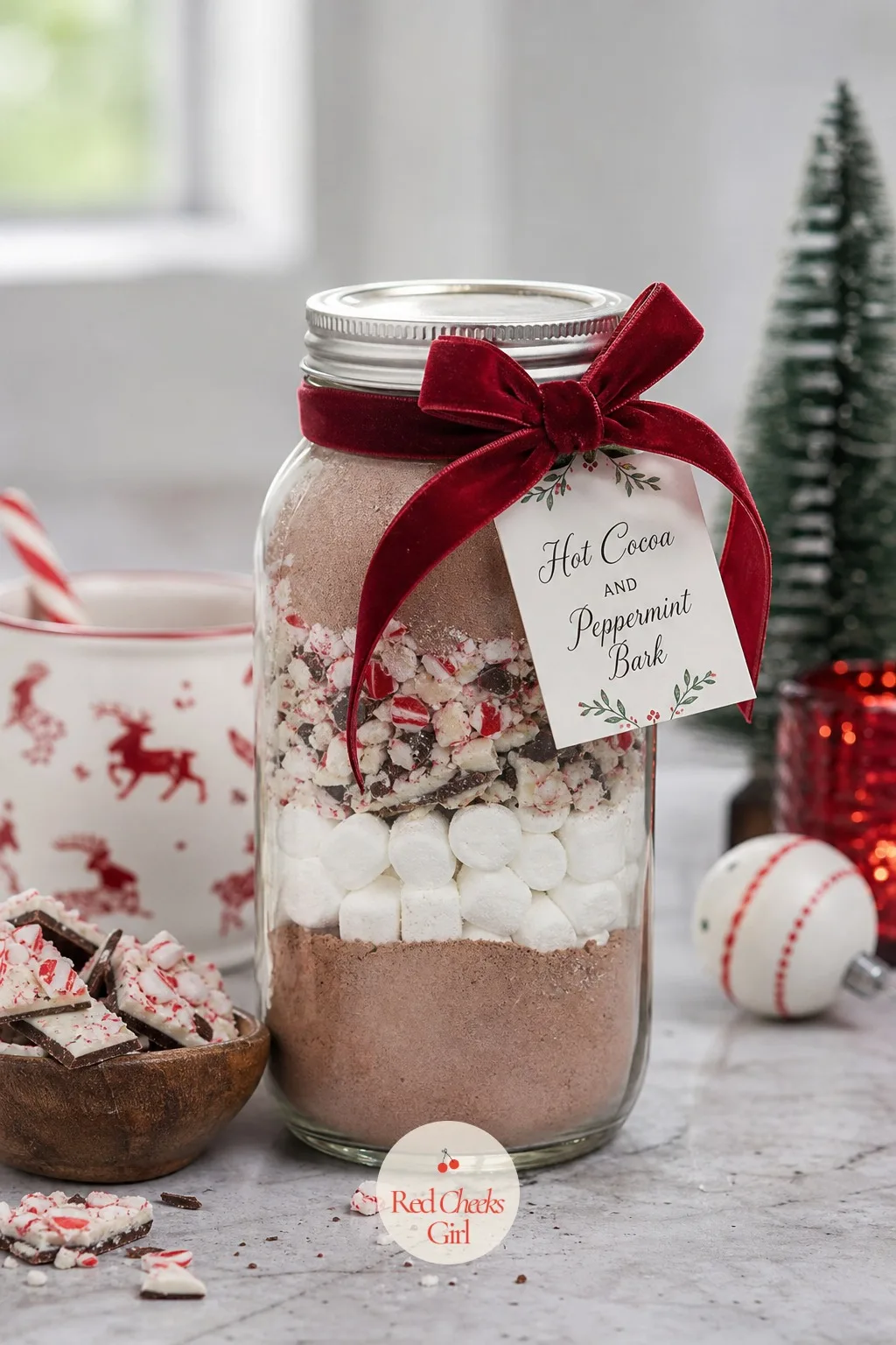 Hot Cocoa and Peppermint Bark Jar Gift — A gift card in an envelope is fine; it is not something anyone unwraps slowly. Mason jar christmas crafts