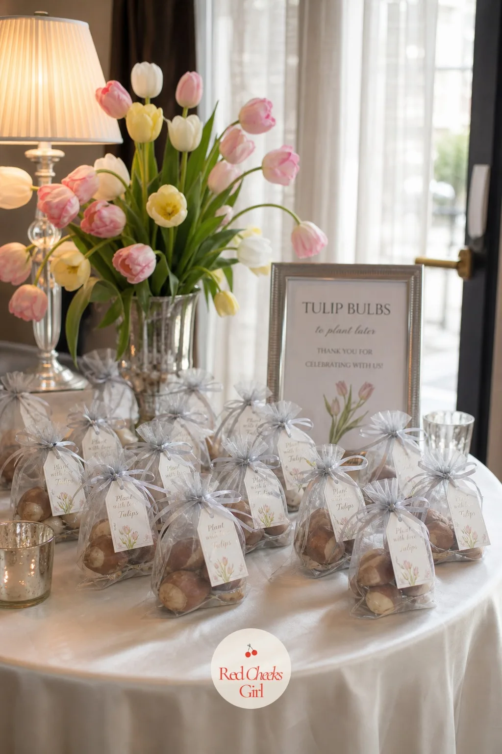 Tulip Bulb Favors to Plant Later — A favor that gets eaten on the drive home is forgotten by the next morning. Tulip wedding theme