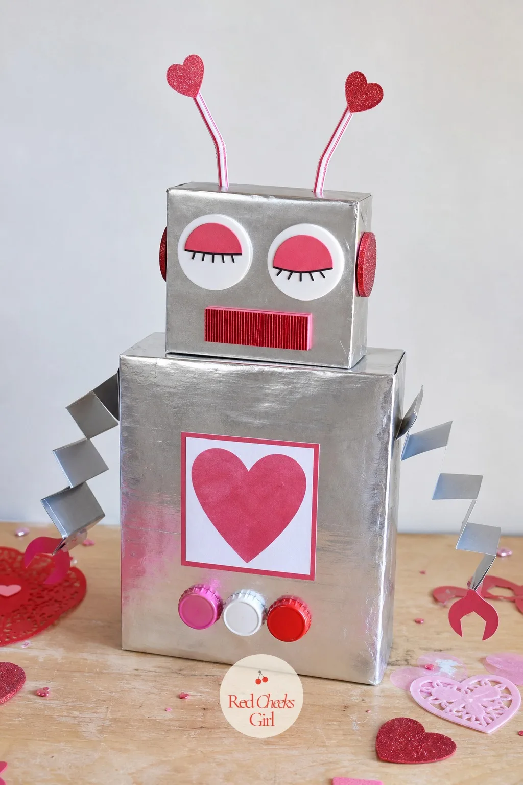 Blinking-Eye Robot — Metallic paper and a straight edge do most of the work here, so it looks harder than it is. Valentine box ideas for school